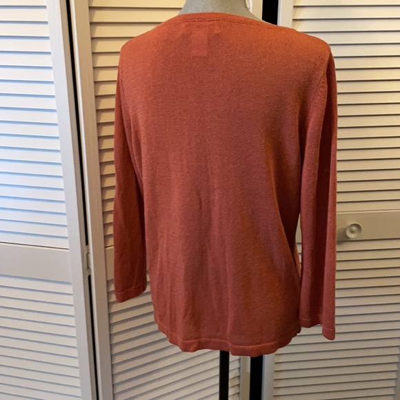 Ladies embroidered top - Picture 8 of 10